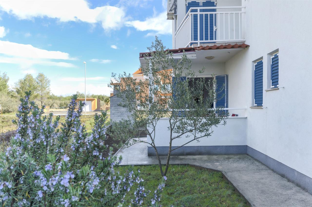 Apartment Branka Srima Bagian luar foto